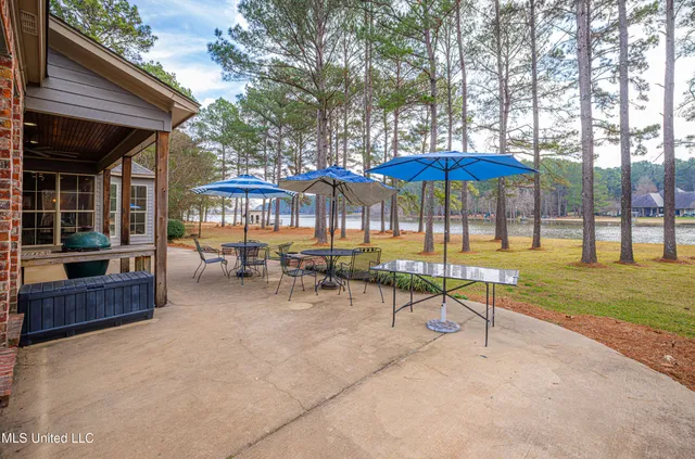 $900,000 | 167 Lakeshire Circle, Canton, MS 39046