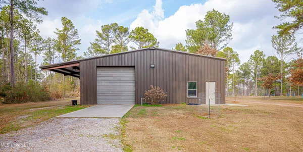 $900,000 | 167 Lakeshire Circle, Canton, MS 39046