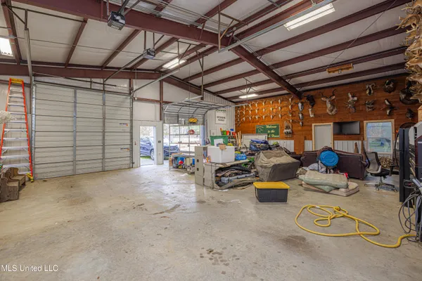 $900,000 | 167 Lakeshire Circle, Canton, MS 39046