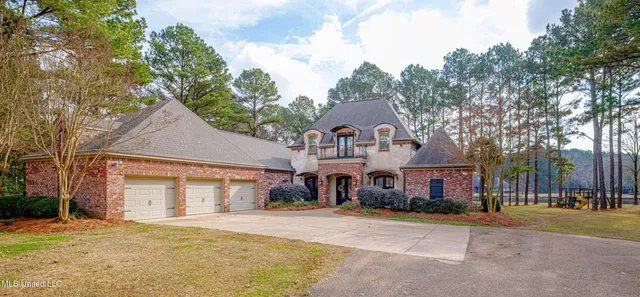 $900,000 | 167 Lakeshire Circle, Canton, MS 39046