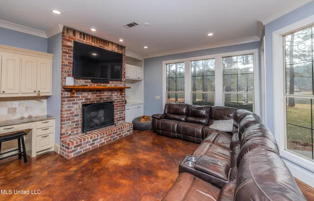 $900,000 | 167 Lakeshire Circle, Canton, MS 39046