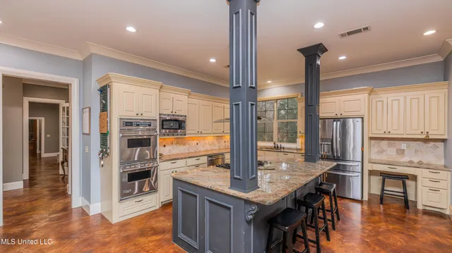 $900,000 | 167 Lakeshire Circle, Canton, MS 39046