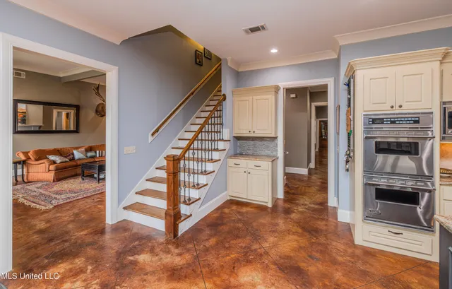 $900,000 | 167 Lakeshire Circle, Canton, MS 39046