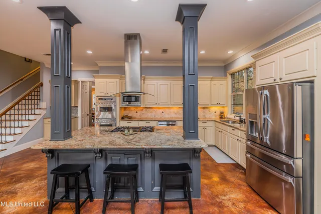 $900,000 | 167 Lakeshire Circle, Canton, MS 39046