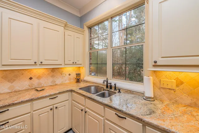 $900,000 | 167 Lakeshire Circle, Canton, MS 39046