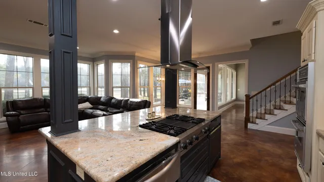 $900,000 | 167 Lakeshire Circle, Canton, MS 39046