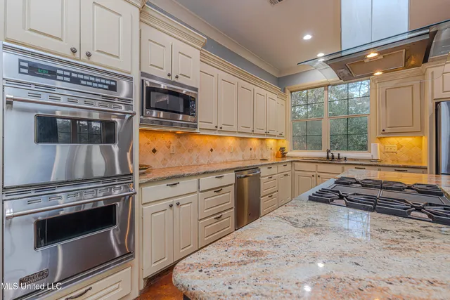 $900,000 | 167 Lakeshire Circle, Canton, MS 39046