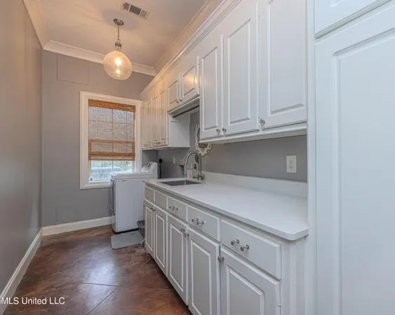 $900,000 | 167 Lakeshire Circle, Canton, MS 39046