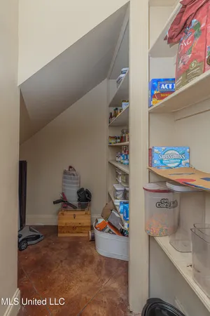 $900,000 | 167 Lakeshire Circle, Canton, MS 39046