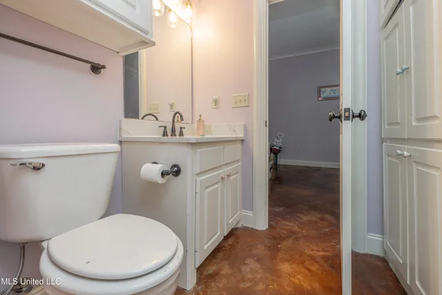 $900,000 | 167 Lakeshire Circle, Canton, MS 39046