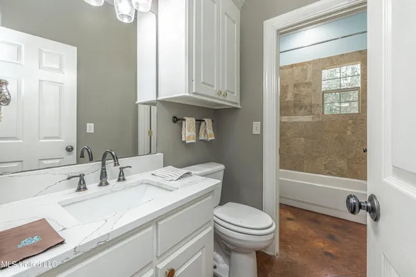 $900,000 | 167 Lakeshire Circle, Canton, MS 39046