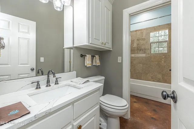 $900,000 | 167 Lakeshire Circle, Canton, MS 39046