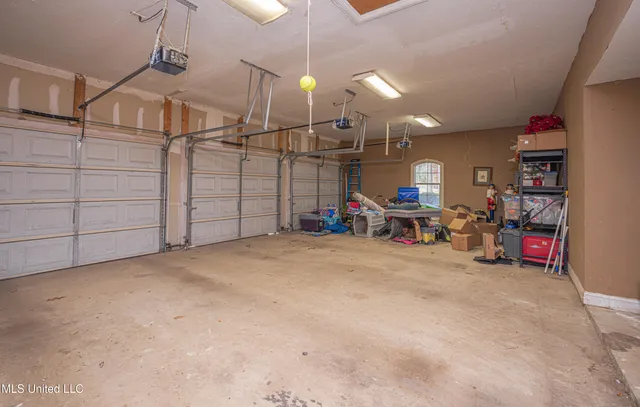 $900,000 | 167 Lakeshire Circle, Canton, MS 39046