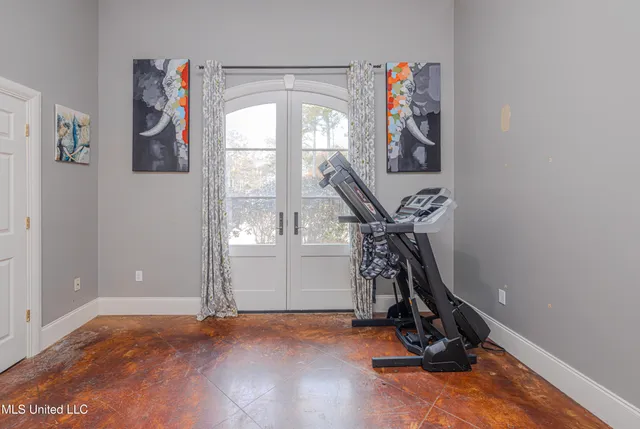 $900,000 | 167 Lakeshire Circle, Canton, MS 39046