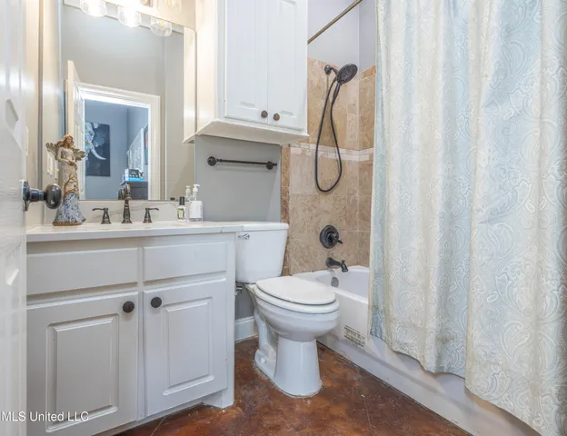 $900,000 | 167 Lakeshire Circle, Canton, MS 39046