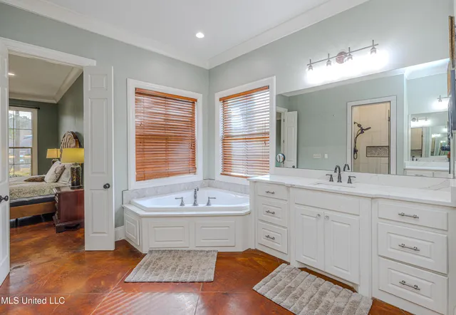 $900,000 | 167 Lakeshire Circle, Canton, MS 39046