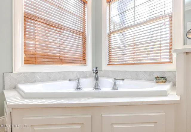 $900,000 | 167 Lakeshire Circle, Canton, MS 39046