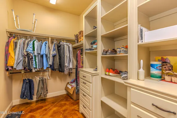 $900,000 | 167 Lakeshire Circle, Canton, MS 39046