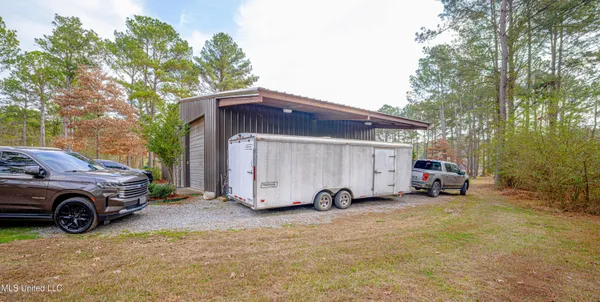 $900,000 | 167 Lakeshire Circle, Canton, MS 39046