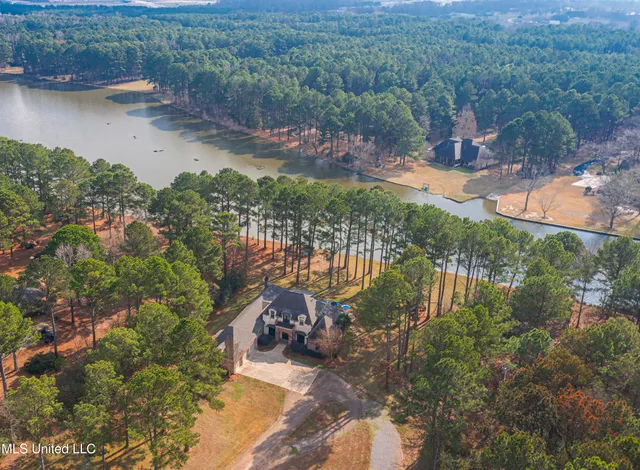 $900,000 | 167 Lakeshire Circle, Canton, MS 39046