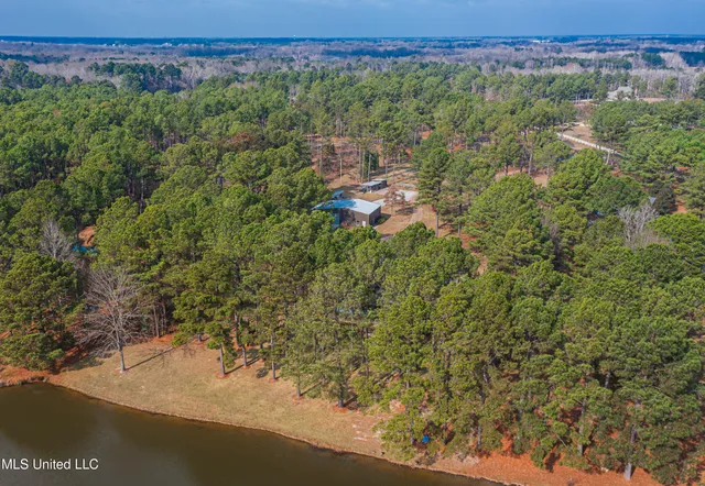 $900,000 | 167 Lakeshire Circle, Canton, MS 39046