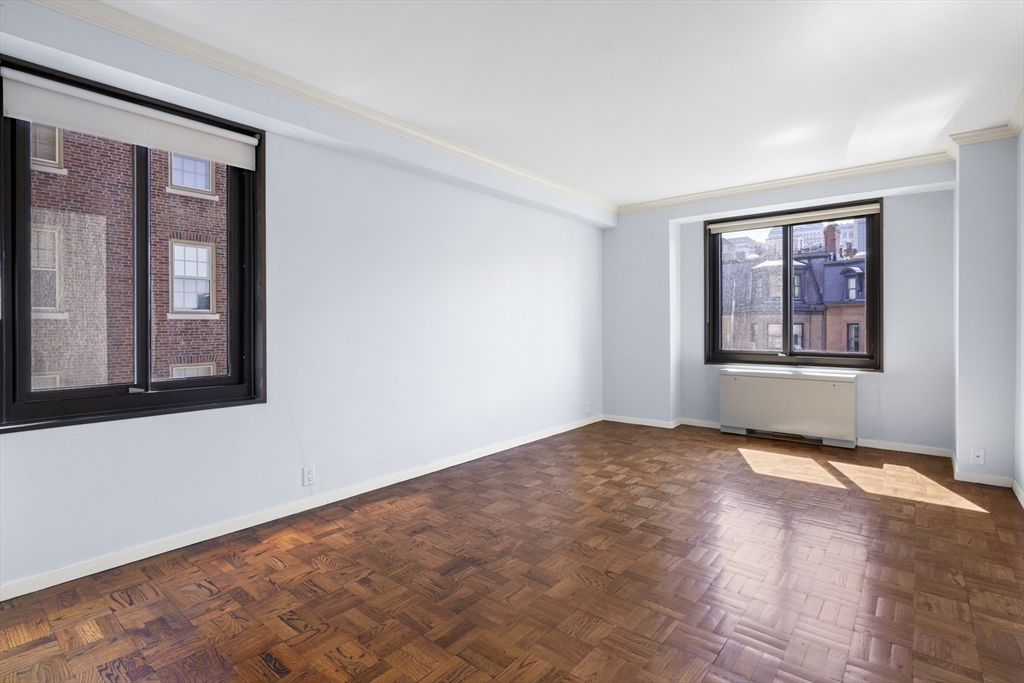 180 Beacon Street, Unit 6A Boston, MA 02116 - Photo 15 of 26 a view of an empty room with windows