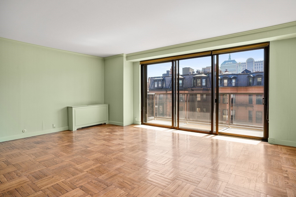 180 Beacon Street, Unit 6A Boston, MA 02116 - Photo 5 of 26 a view of an empty room with a window