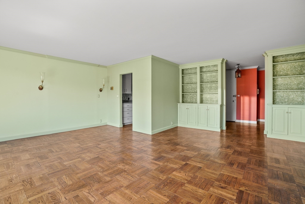 180 Beacon Street, Unit 6A Boston, MA 02116 - Photo 6 of 26 a view of an empty room with closet and entryway