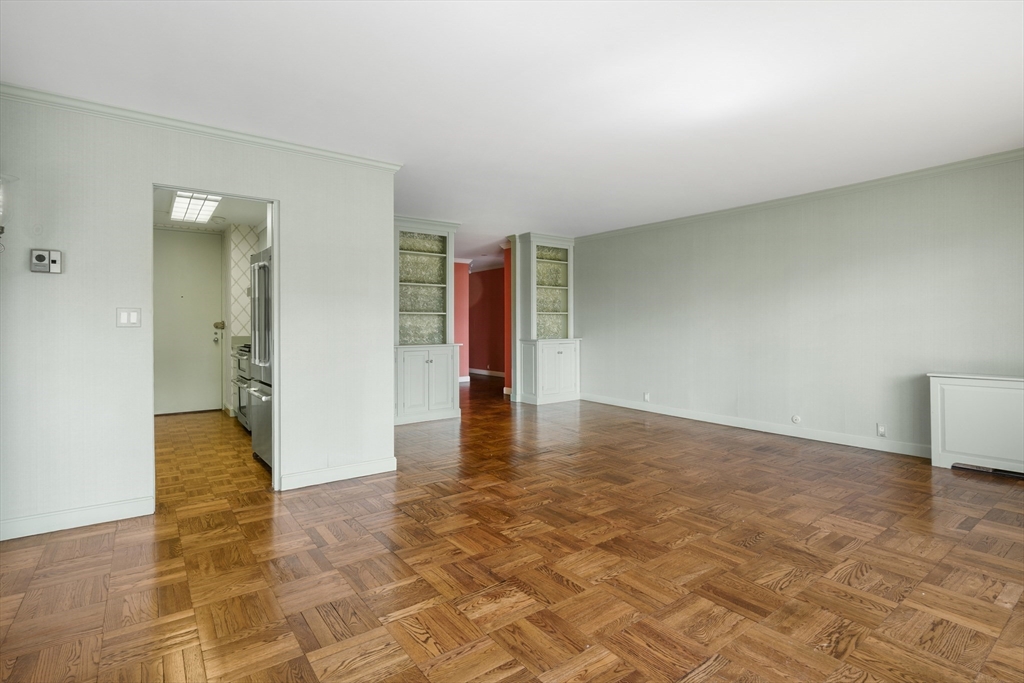 180 Beacon Street, Unit 6A Boston, MA 02116 - Photo 8 of 26 wooden floor in an empty room
