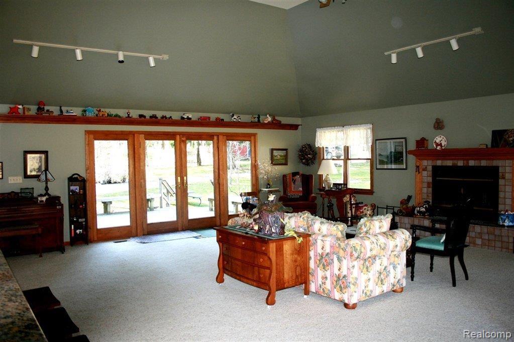 7826 Teahen Road Brighton, MI 48116 - Photo 9 of 25 1000 Sq Ft Great Rm