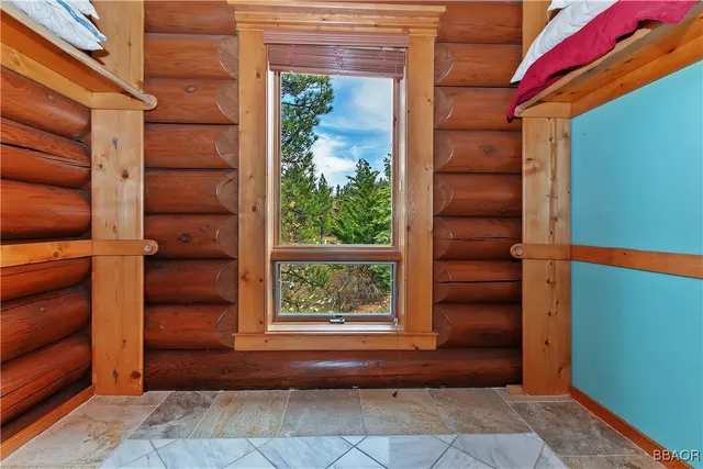 a view of a livingroom with furniture