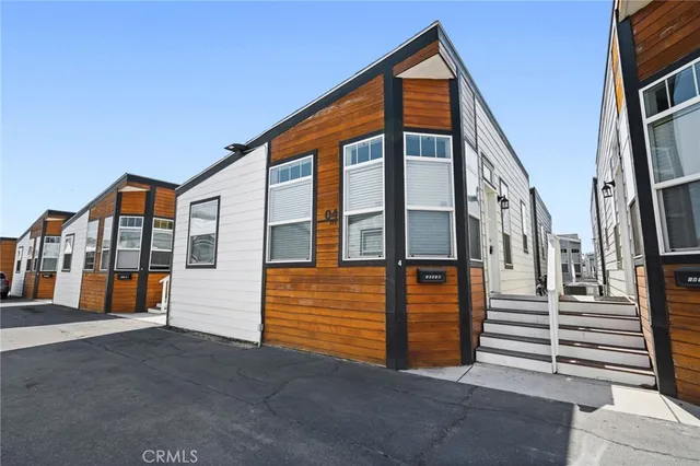 $119,950 | 8250 Lankershim Boulevard, Unit 73, North Hollywood, CA 91605