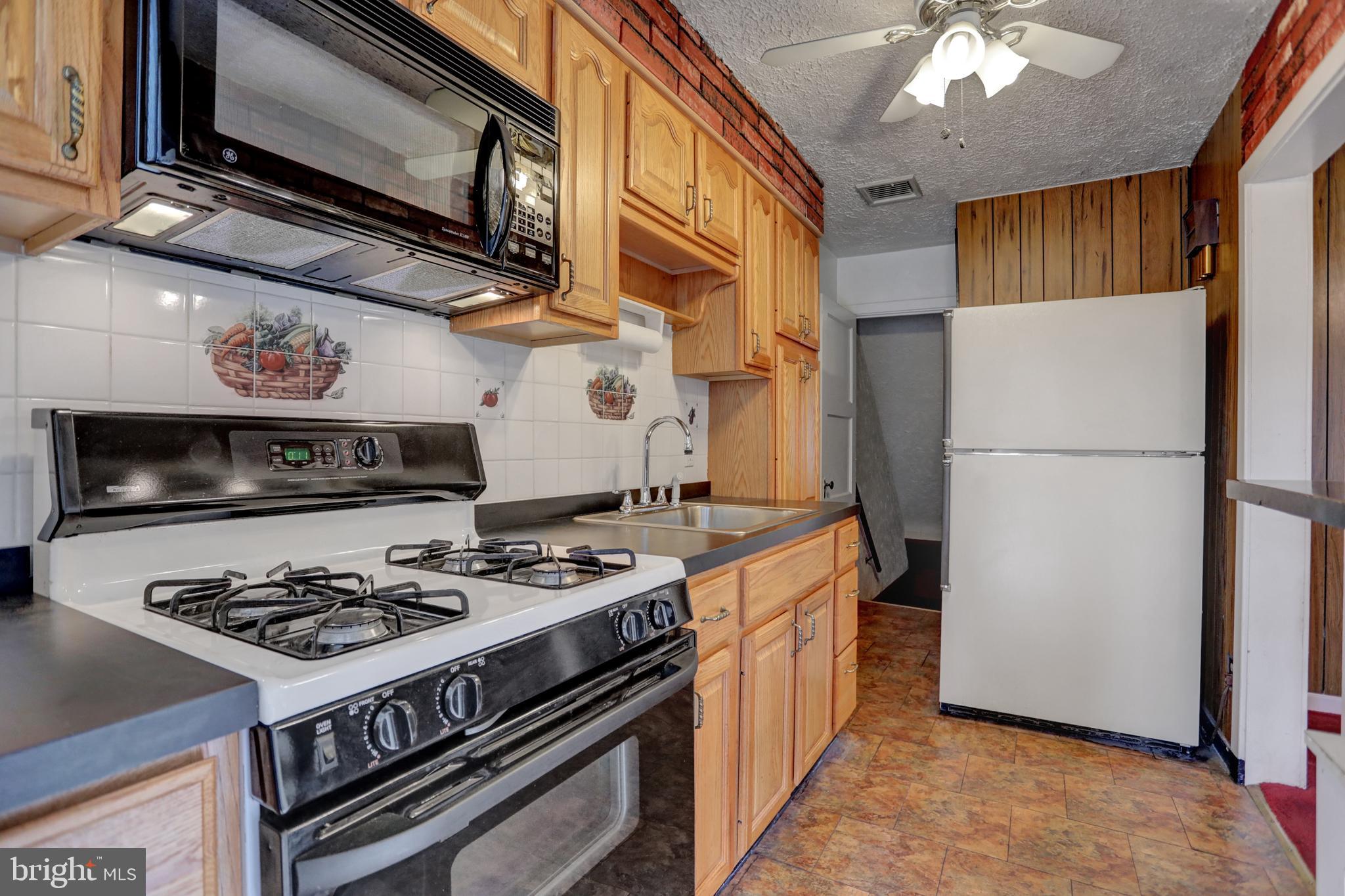 4441 Pen Lucy Road Baltimore, MD 21229 - Photo 11 of 25 Kitchen