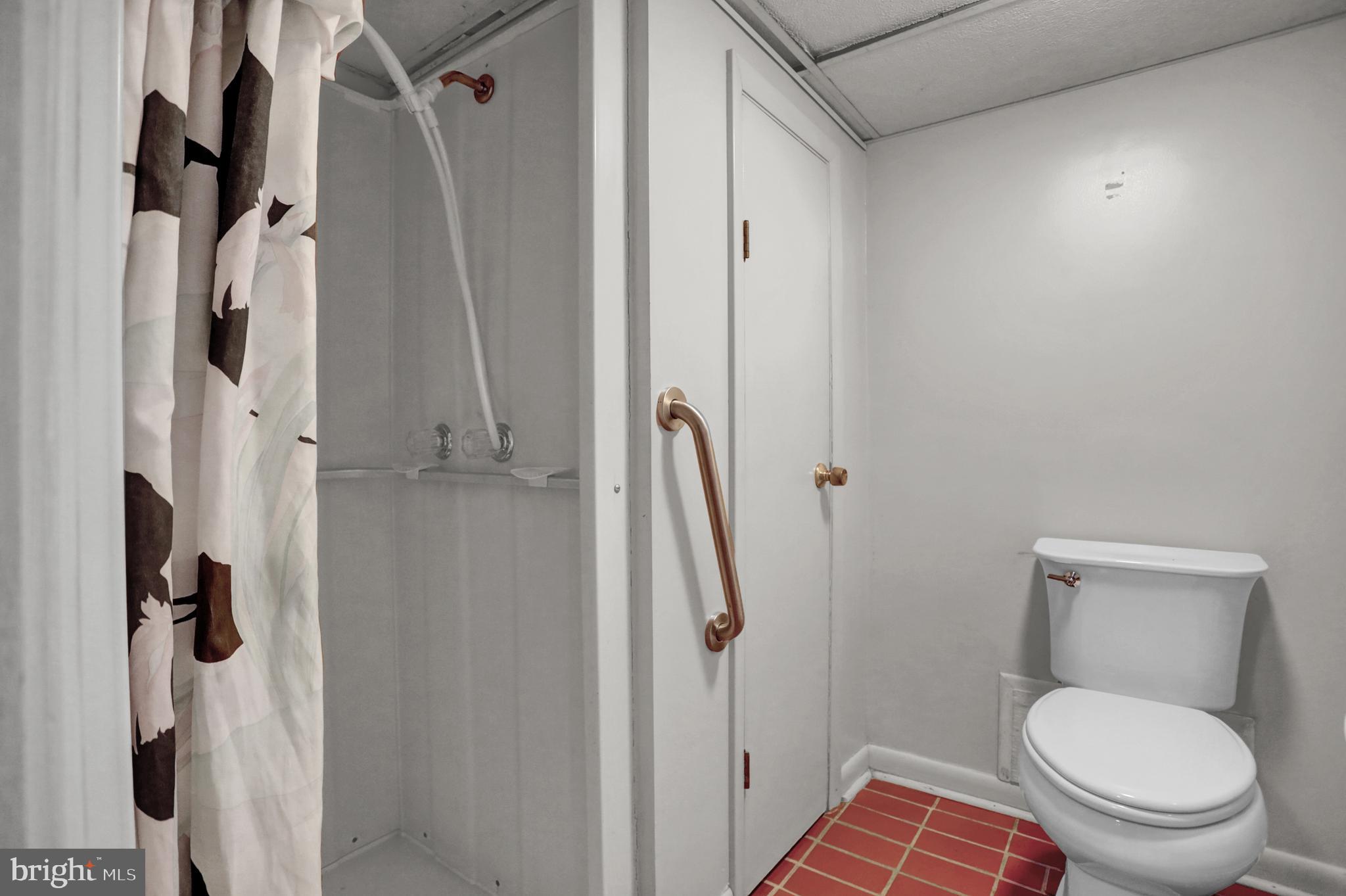 4441 Pen Lucy Road Baltimore, MD 21229 - Photo 23 of 25 Basement Full Bathroom