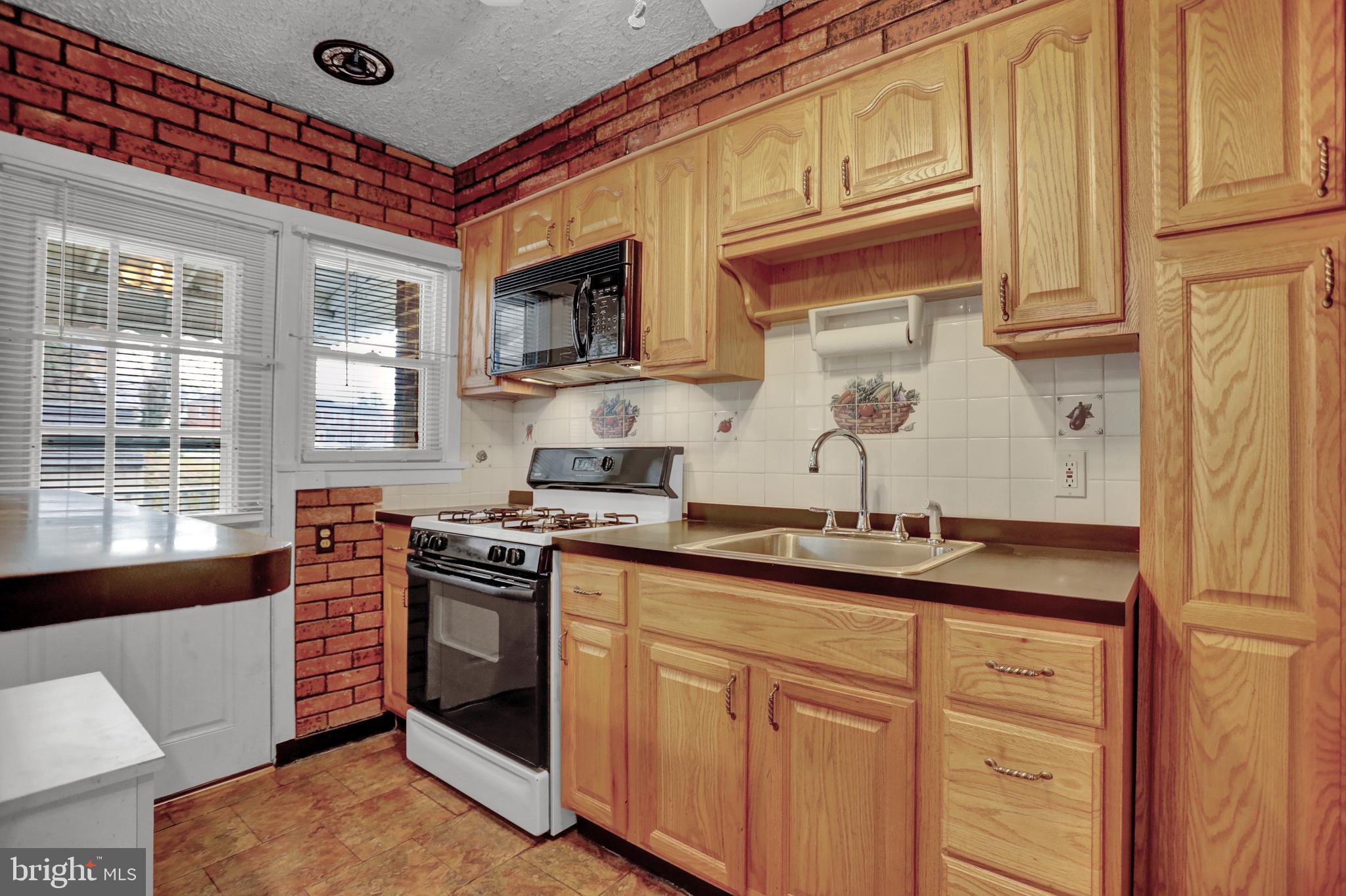4441 Pen Lucy Road Baltimore, MD 21229 - Photo 9 of 25 Kitchen
