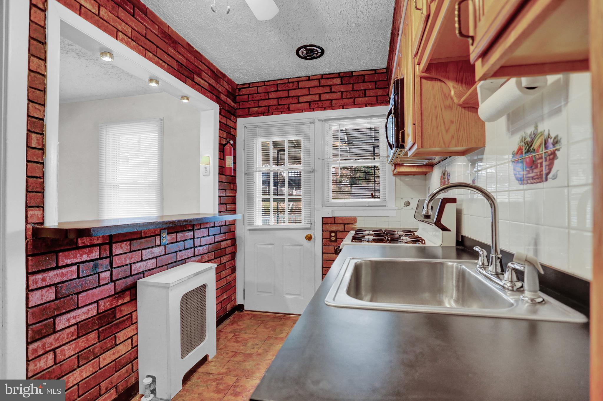 4441 Pen Lucy Road Baltimore, MD 21229 - Photo 10 of 25 Kitchen