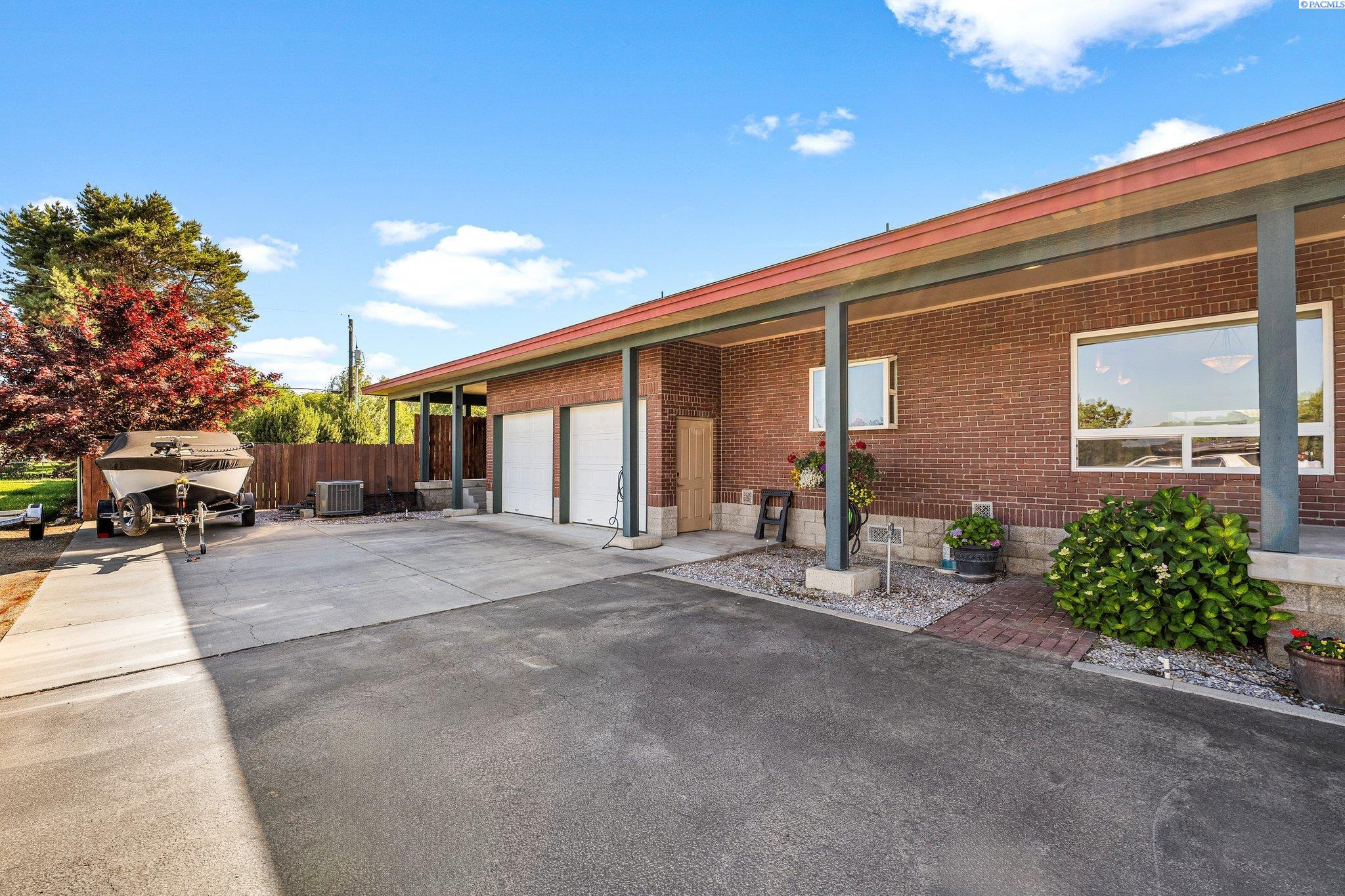 212501 East Finley Road Kennewick, WA 99337 - Photo 6 of 41 Gallery Image 6