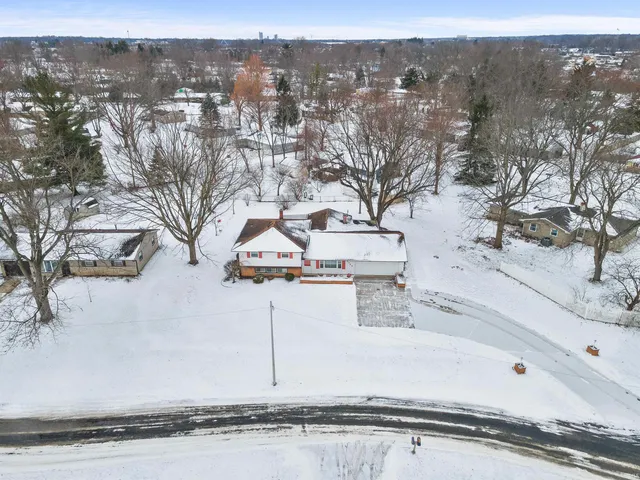 $260,000 | 5745 North Brookwood Drive, Fort Wayne, IN 46835