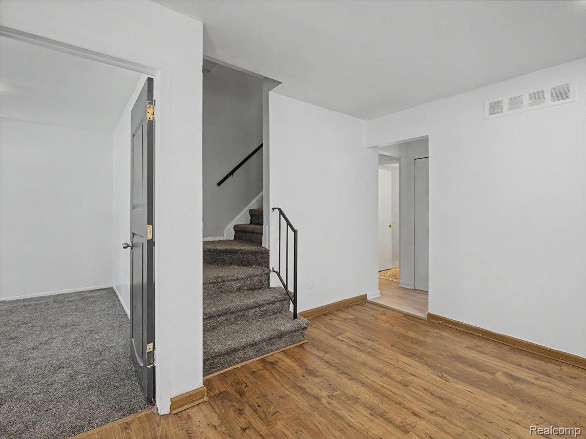 41957 Utica Road Sterling Heights, MI 48313 - Photo 21 of 43 33-034.jpg