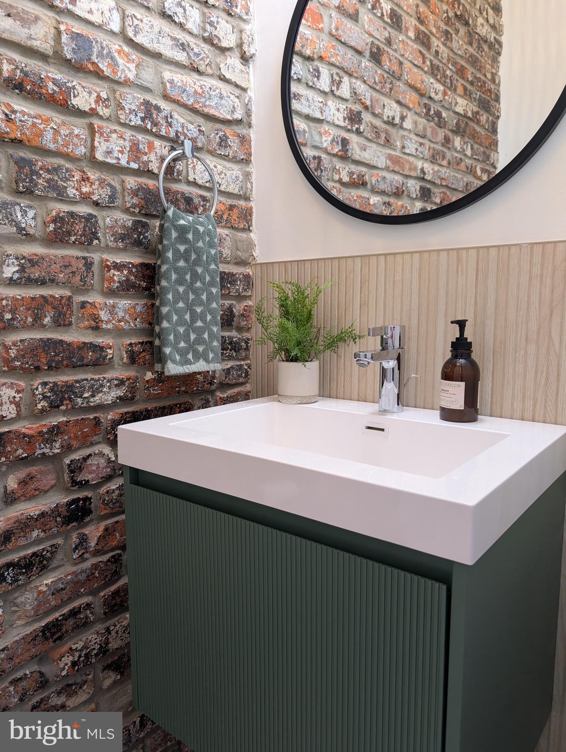 1227 E Street Southeast Washington, DC 20003 - Photo 4 of 12 Powder room