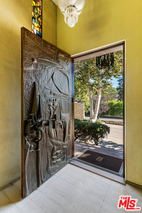 1005 Summit Drive Beverly Hills, CA 90210 - Photo 5 of 48 a view of a entryway