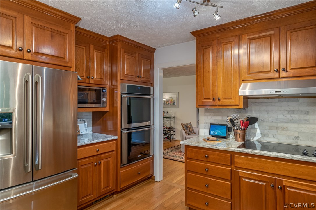 133 Daingerfield Road Williamsburg, VA 23185 - Photo 12 of 39 Updated kitchen with stainless steel appliances