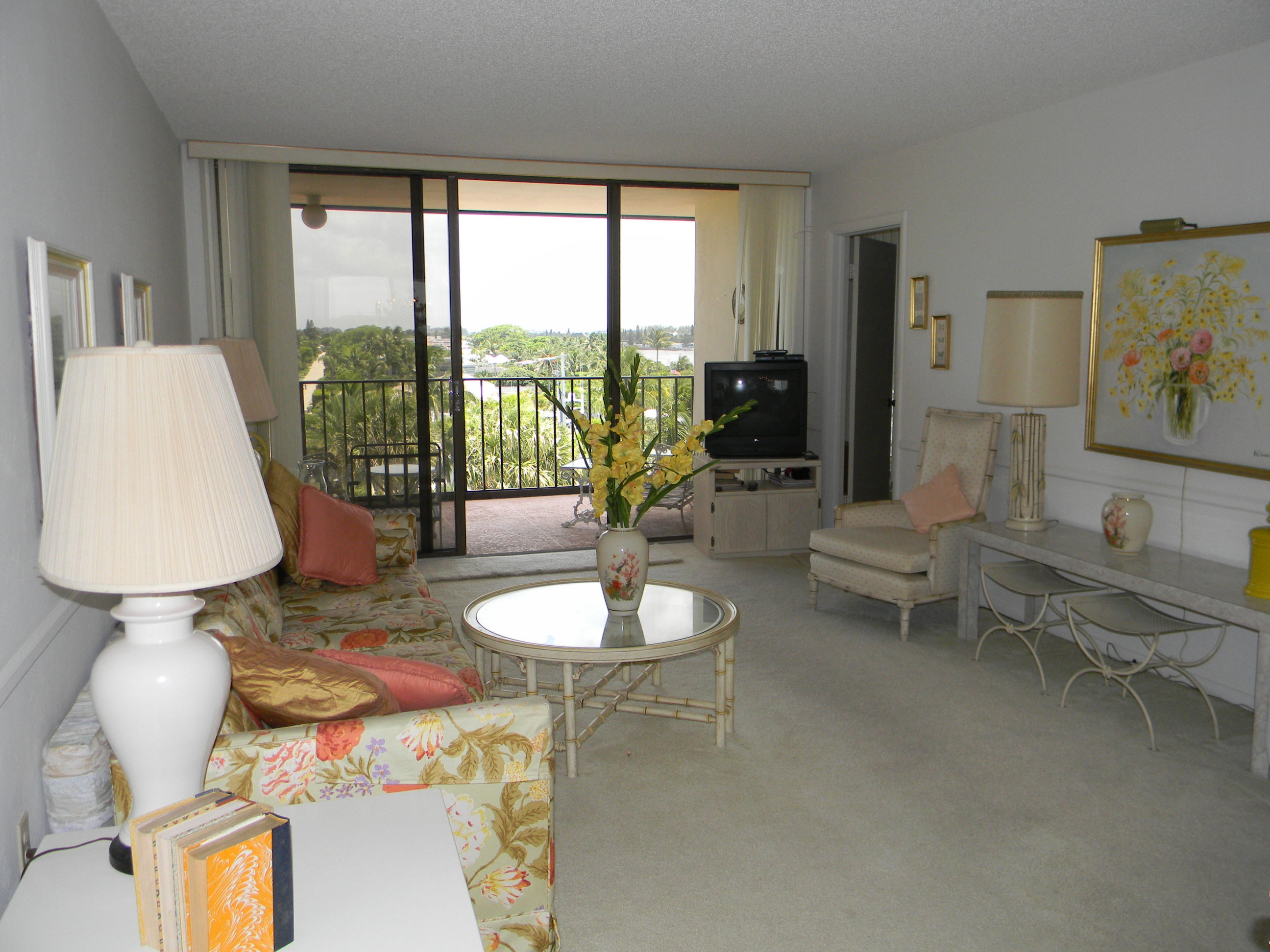225 South Beach Road, Unit 505 Jupiter, FL 33469 - Photo 12 of 17 Living Room
