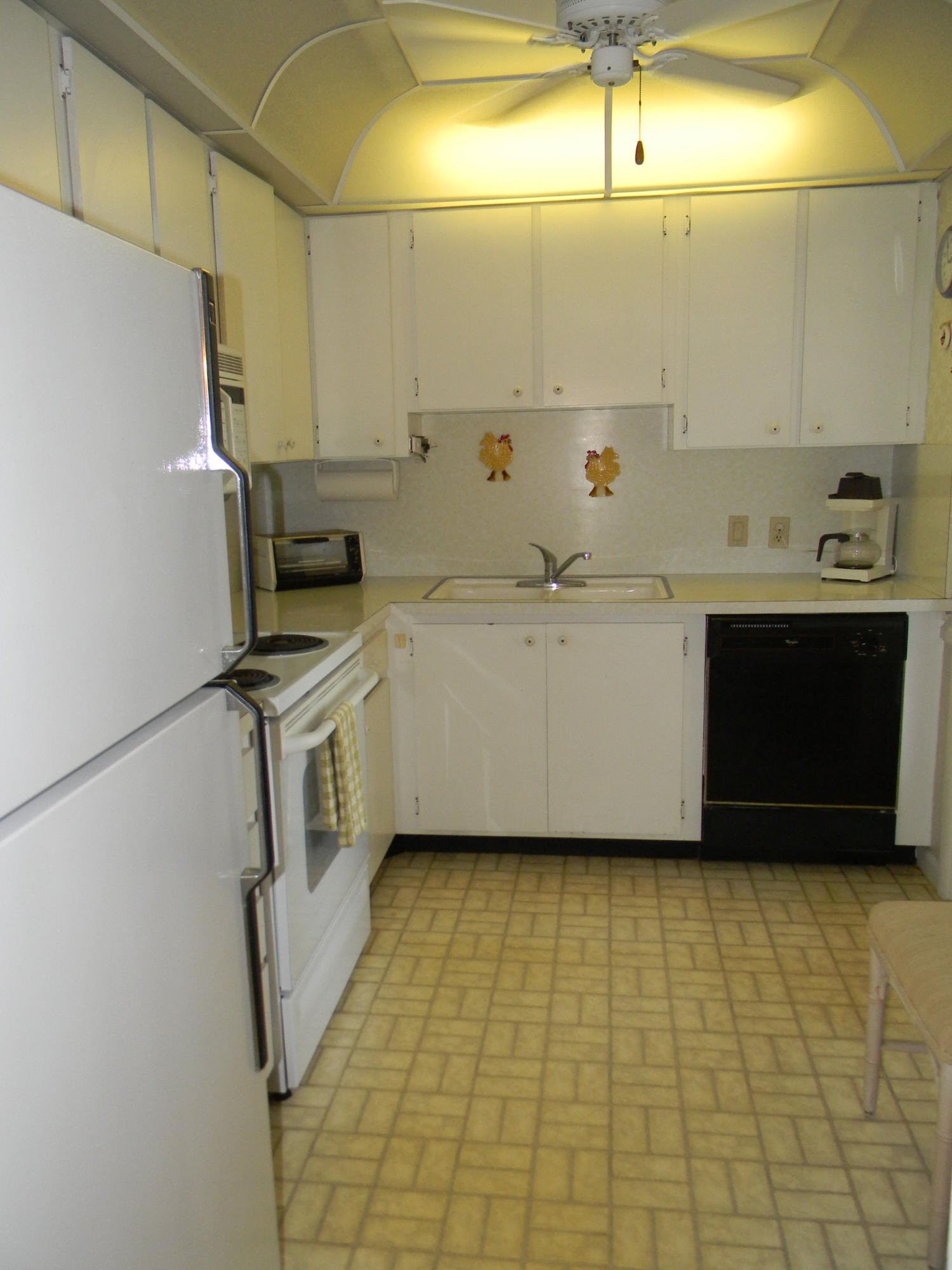 225 South Beach Road, Unit 505 Jupiter, FL 33469 - Photo 13 of 17 Kitchen