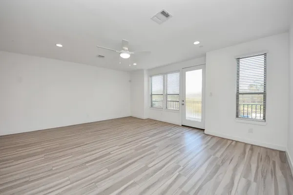 $2,100 | 18716 Centro Main Street, Unit B, Conroe, TX 77385