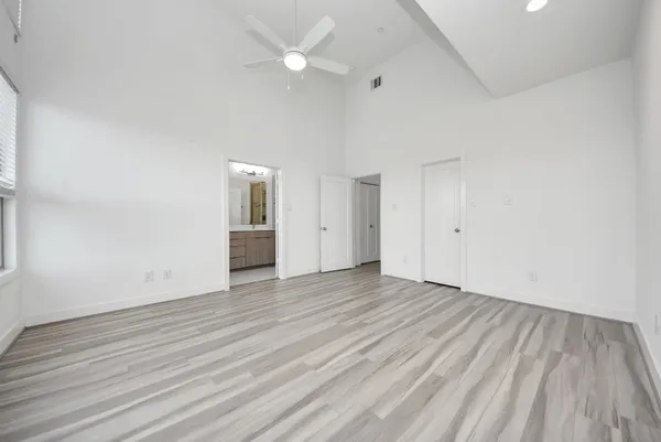 $2,100 | 18716 Centro Main Street, Unit B, Conroe, TX 77385