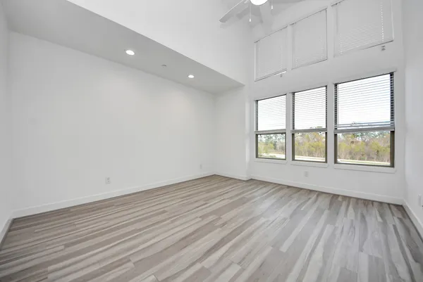 $2,100 | 18716 Centro Main Street, Unit B, Conroe, TX 77385