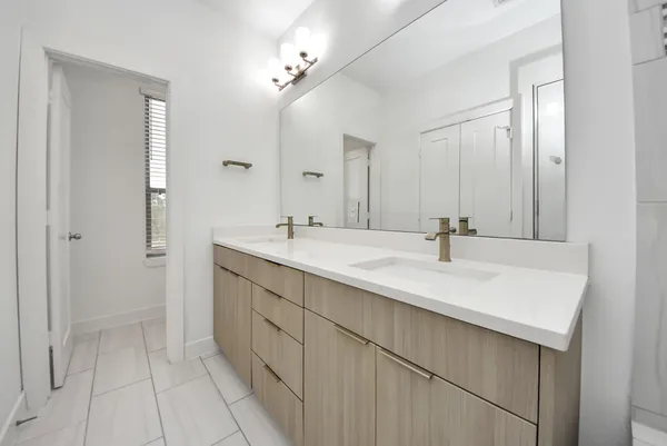 $2,100 | 18716 Centro Main Street, Unit B, Conroe, TX 77385