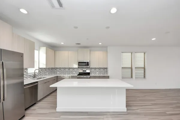 $2,100 | 18716 Centro Main Street, Unit B, Conroe, TX 77385