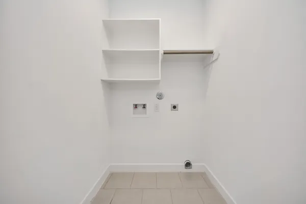 $2,100 | 18716 Centro Main Street, Unit B, Conroe, TX 77385